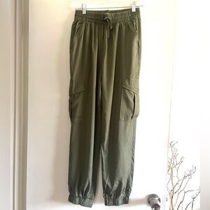 NWT Ecothreads Women's Olive Green Cargo Jogger Pants, size XS/S